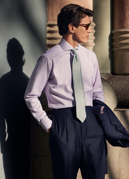 Les chemises à la fine texture lilas pour un style plus audacieux