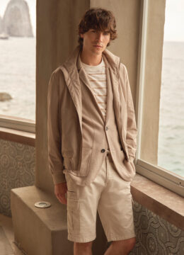 Le blouson décontracté à col montant, coupe régulière, beige