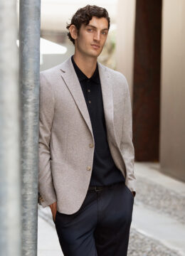 Le veston polyvalent en laine et lin, coupe moderne, semi-doublé́ sable