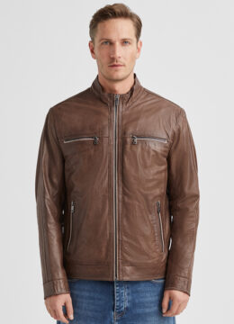 La veste silhouette motarde cuir lisse chocolat, quatre poches