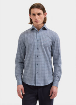La chemise bleutée motif pied de poule, décontractée, extensible